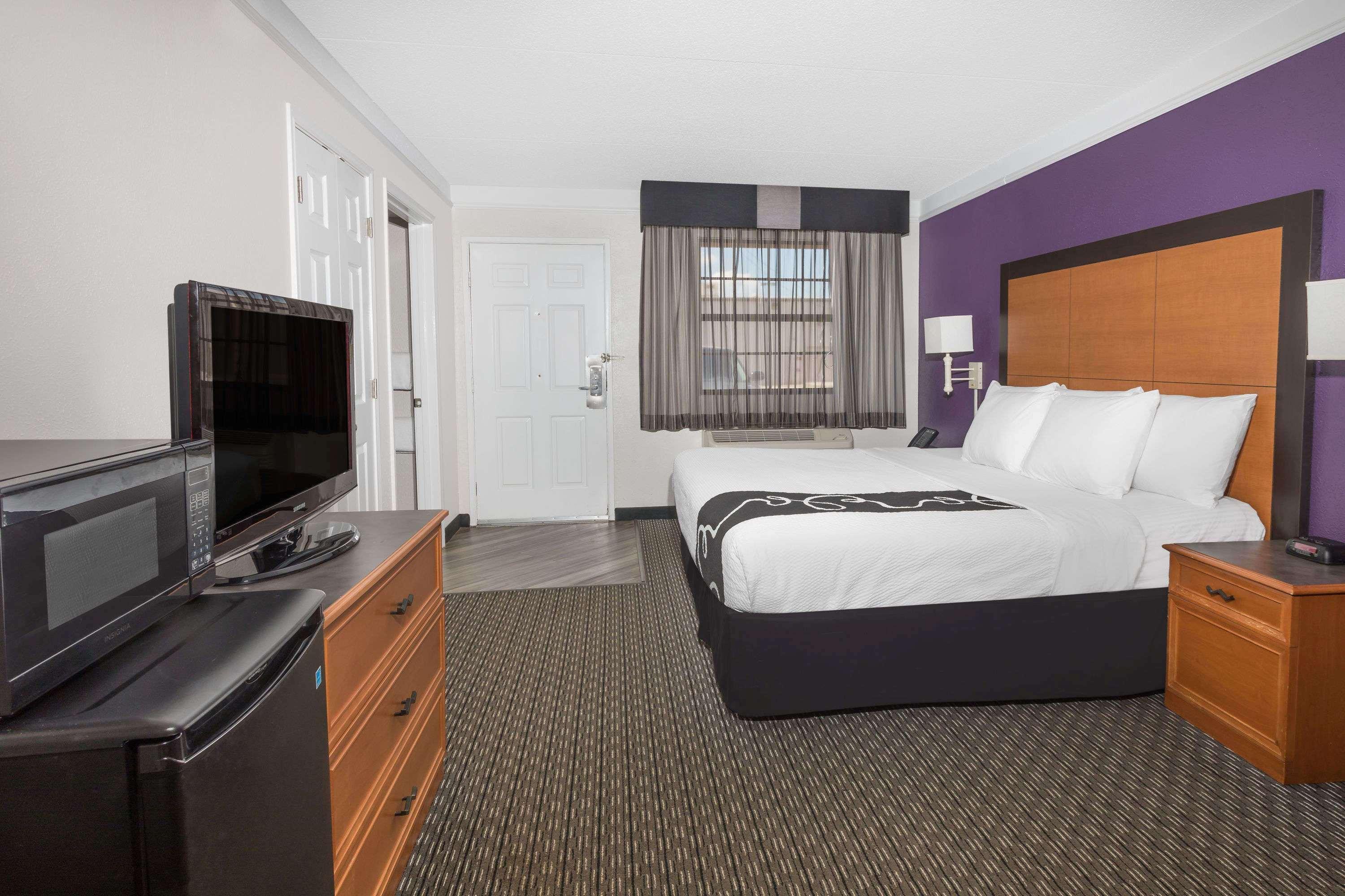 Baymont By Wyndham Greenville Woodruff Rd Buitenkant foto