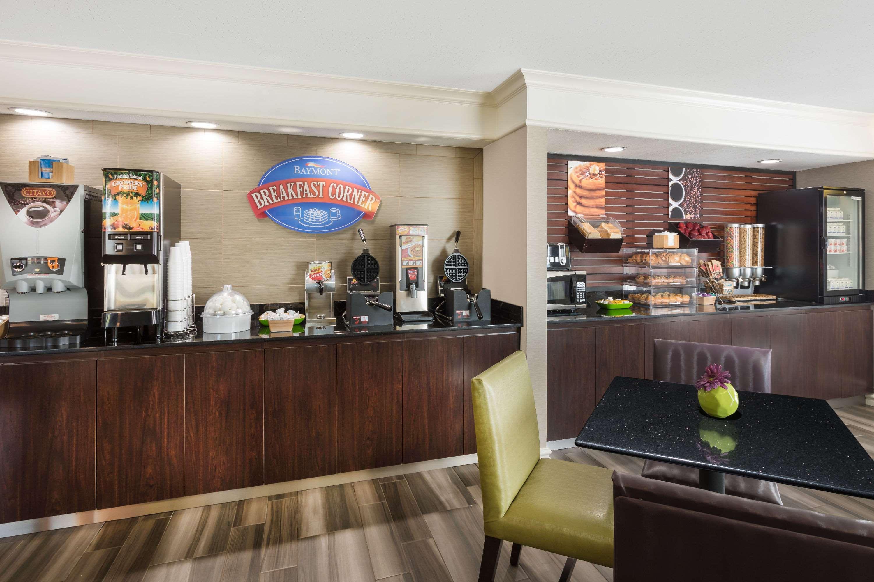 Baymont By Wyndham Greenville Woodruff Rd Buitenkant foto