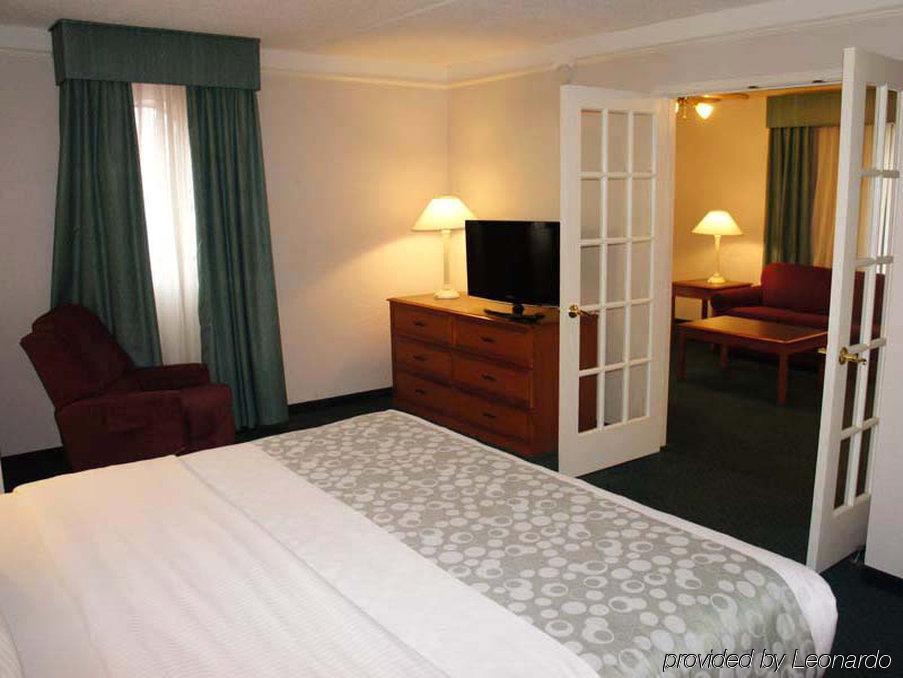 Baymont By Wyndham Greenville Woodruff Rd Buitenkant foto