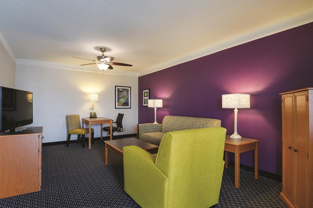Baymont By Wyndham Greenville Woodruff Rd Buitenkant foto