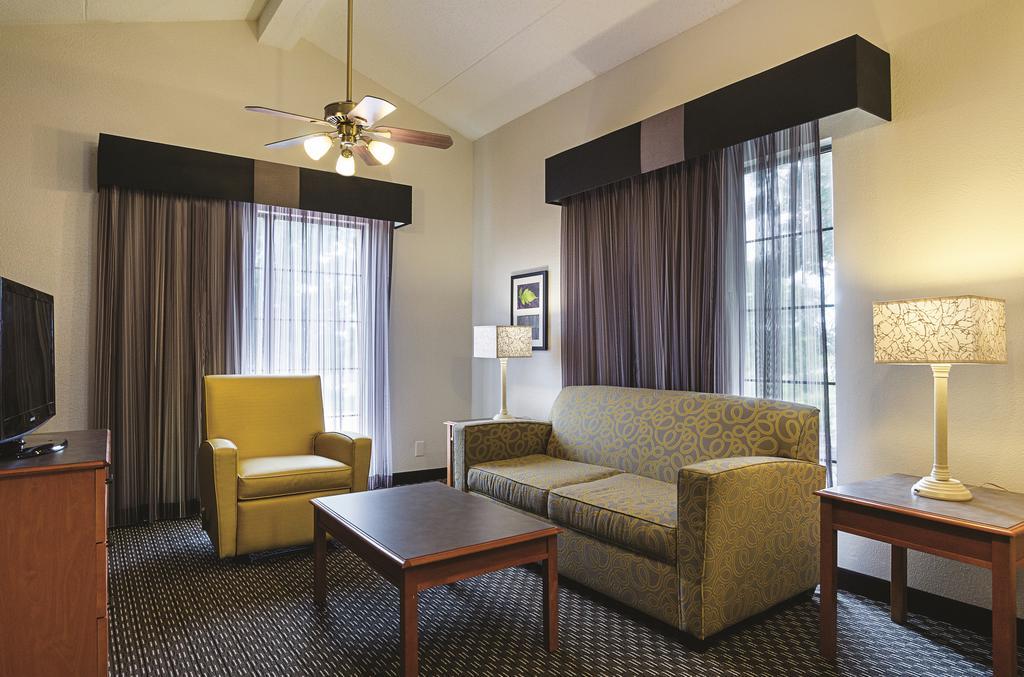Baymont By Wyndham Greenville Woodruff Rd Buitenkant foto