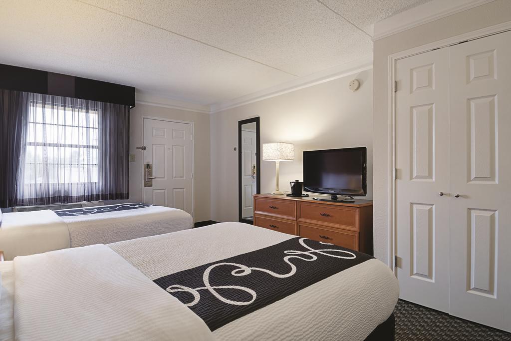 Baymont By Wyndham Greenville Woodruff Rd Buitenkant foto