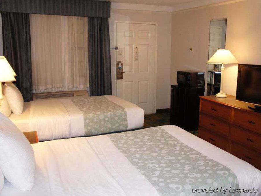 Baymont By Wyndham Greenville Woodruff Rd Buitenkant foto