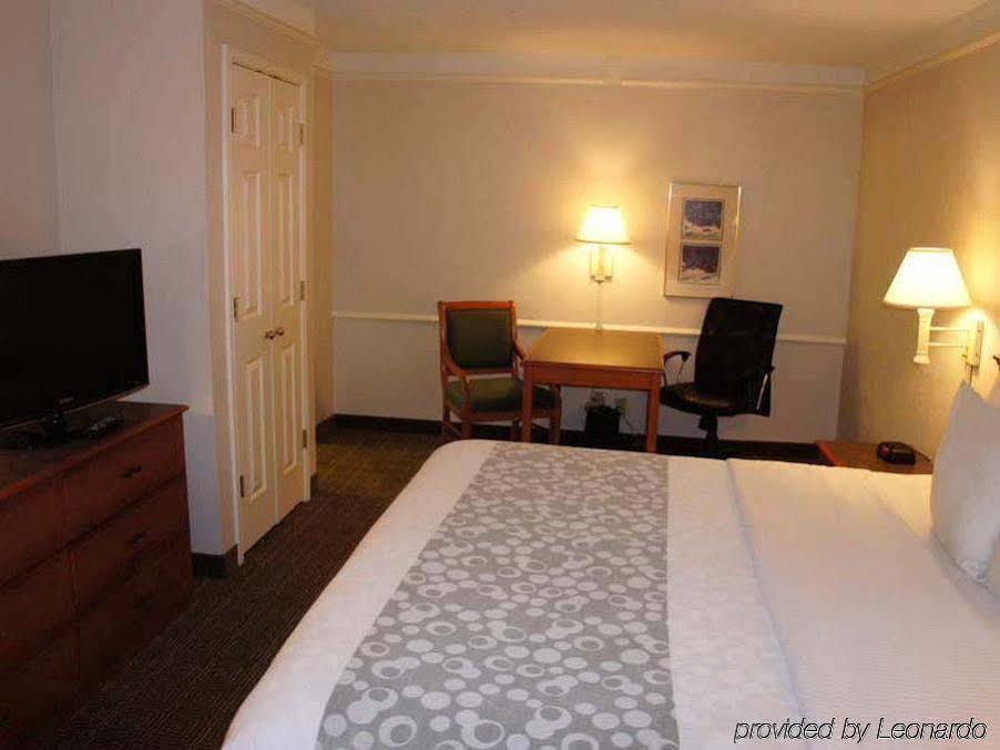 Baymont By Wyndham Greenville Woodruff Rd Buitenkant foto