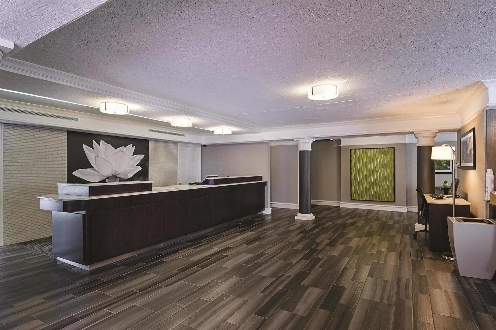 Baymont By Wyndham Greenville Woodruff Rd Buitenkant foto