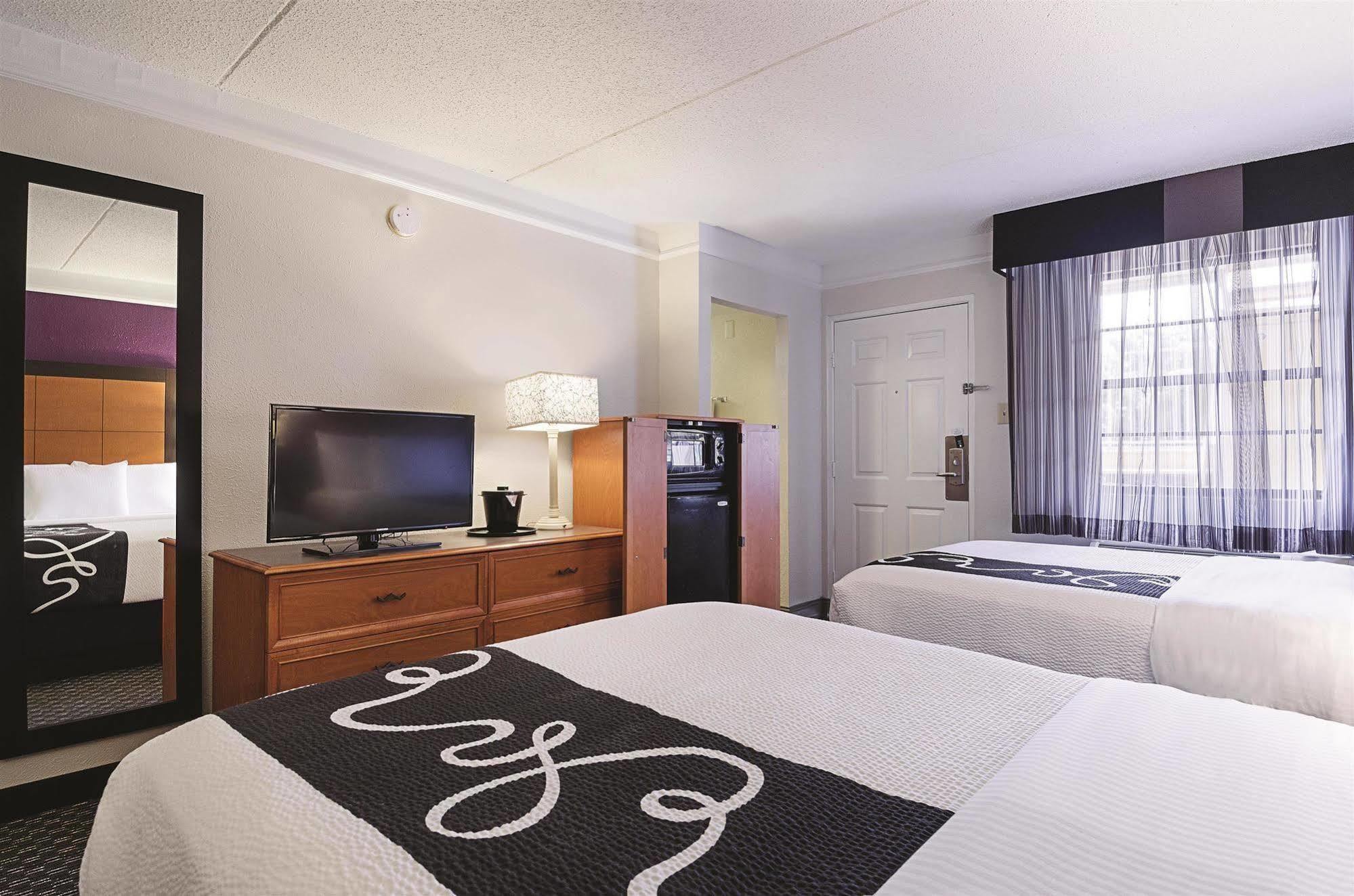 Baymont By Wyndham Greenville Woodruff Rd Buitenkant foto