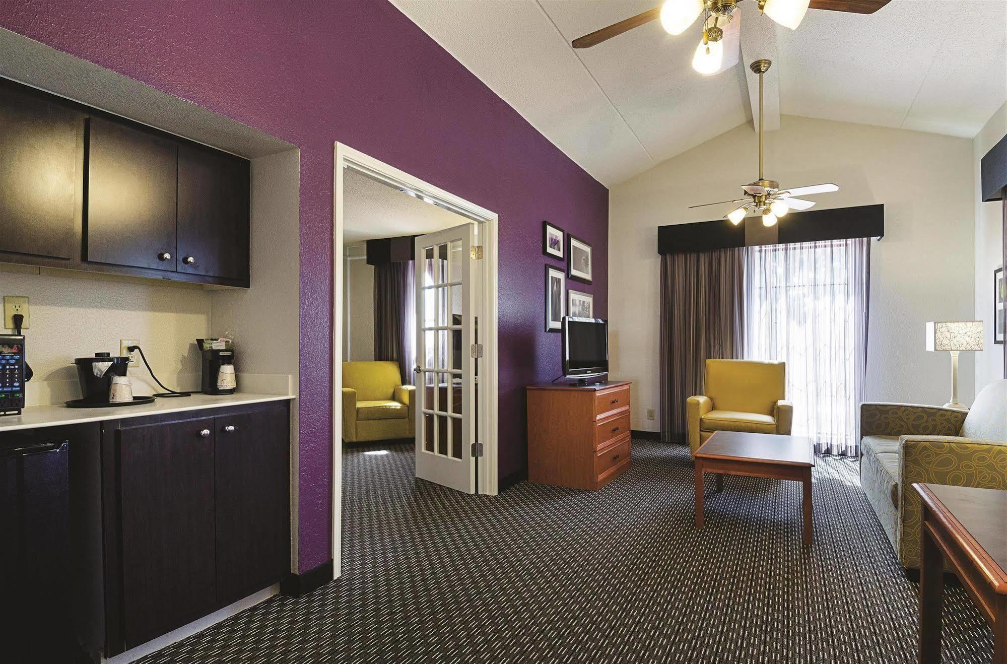 Baymont By Wyndham Greenville Woodruff Rd Buitenkant foto