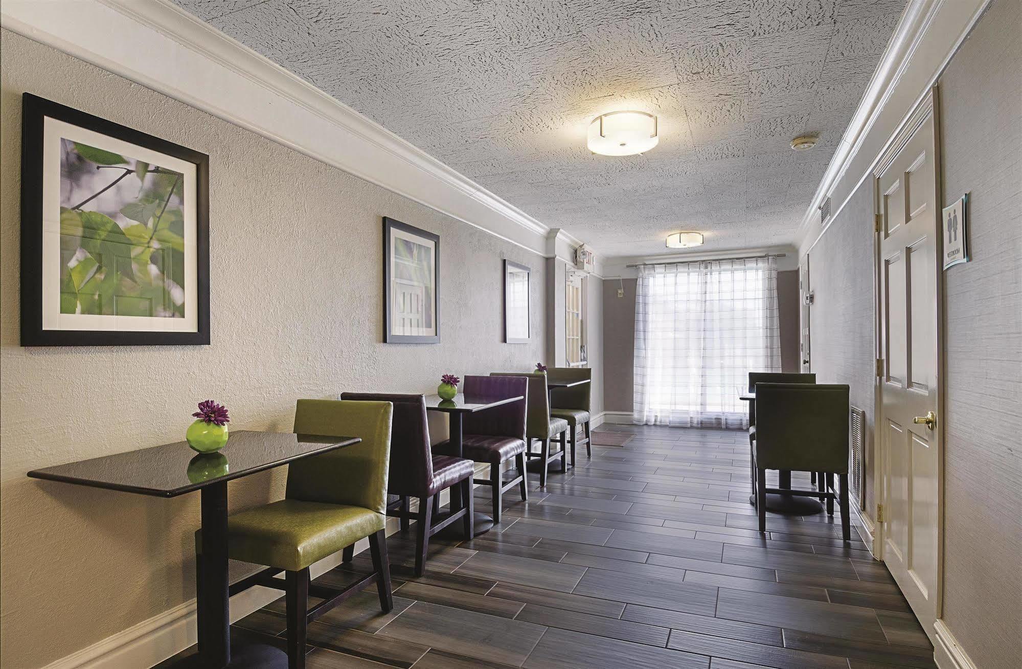 Baymont By Wyndham Greenville Woodruff Rd Buitenkant foto