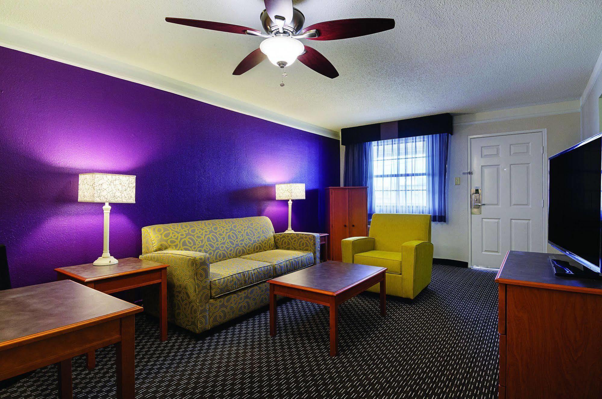 Baymont By Wyndham Greenville Woodruff Rd Buitenkant foto